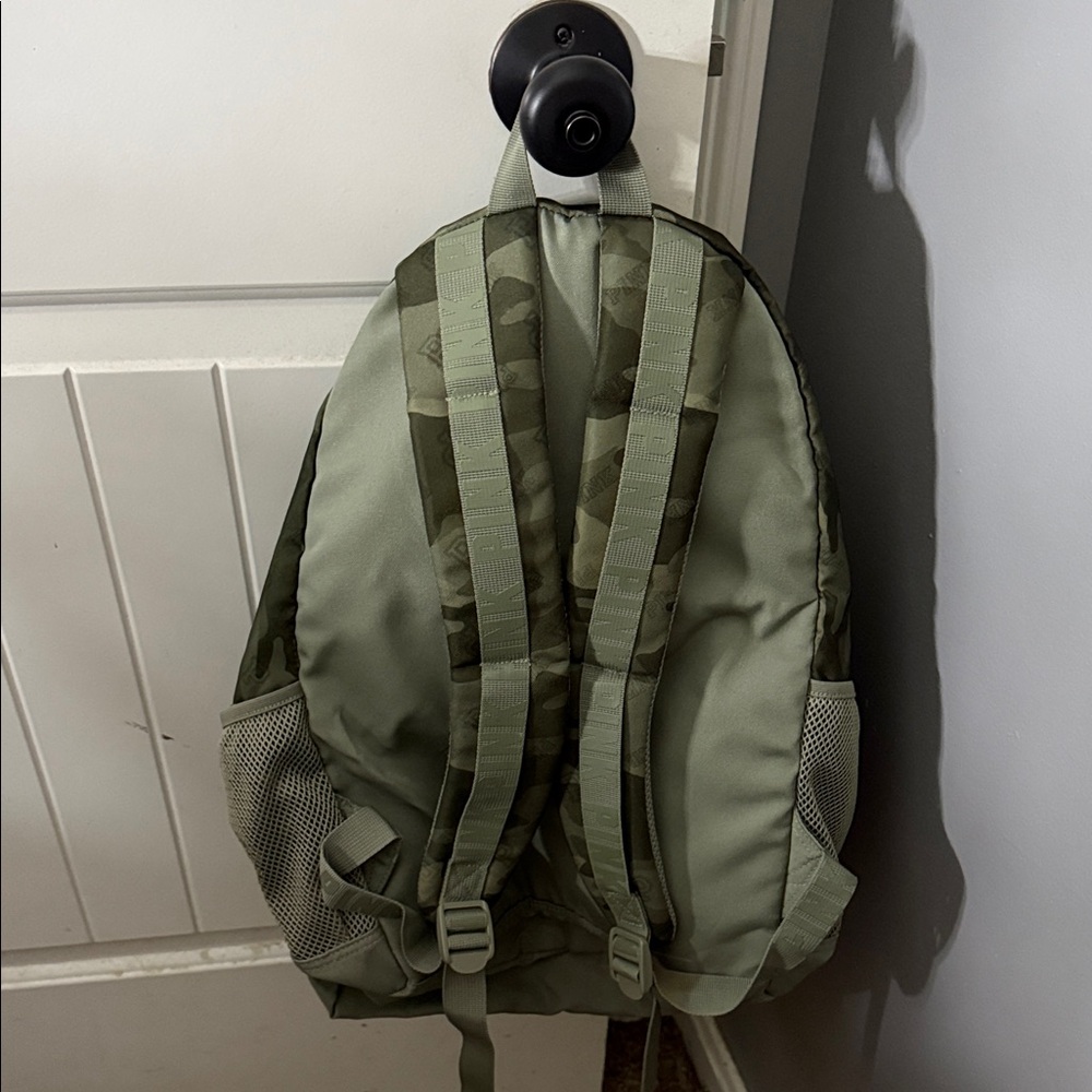 PINK Victoria's Secret Camo Backpack - Picture 4 of 4